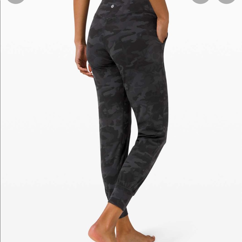 Lululemon align jogger 28inch inseam. Incognito camo. Size 2